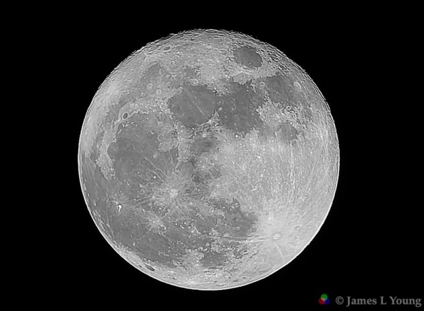 Supermoon converted to monochrome with wavelet sharpening. (11-14-2016)